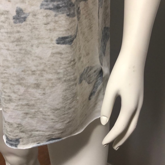 💫 3 for 30 💫 Express Camo Cold Shoulder Top - Picture 4 of 7